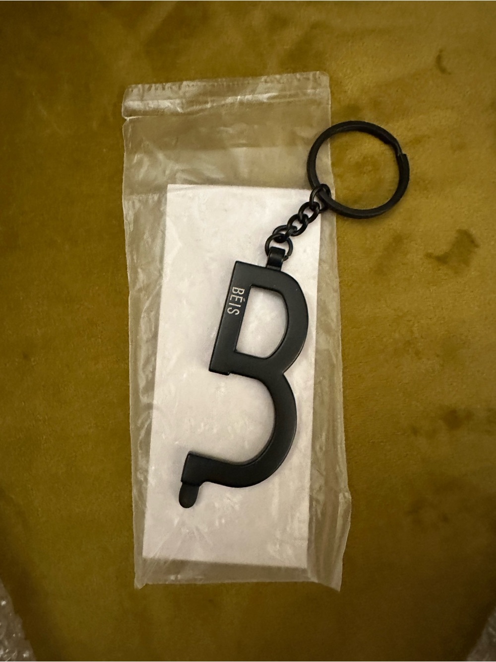 **SOLD** BÉIS The No-Touch Keychain